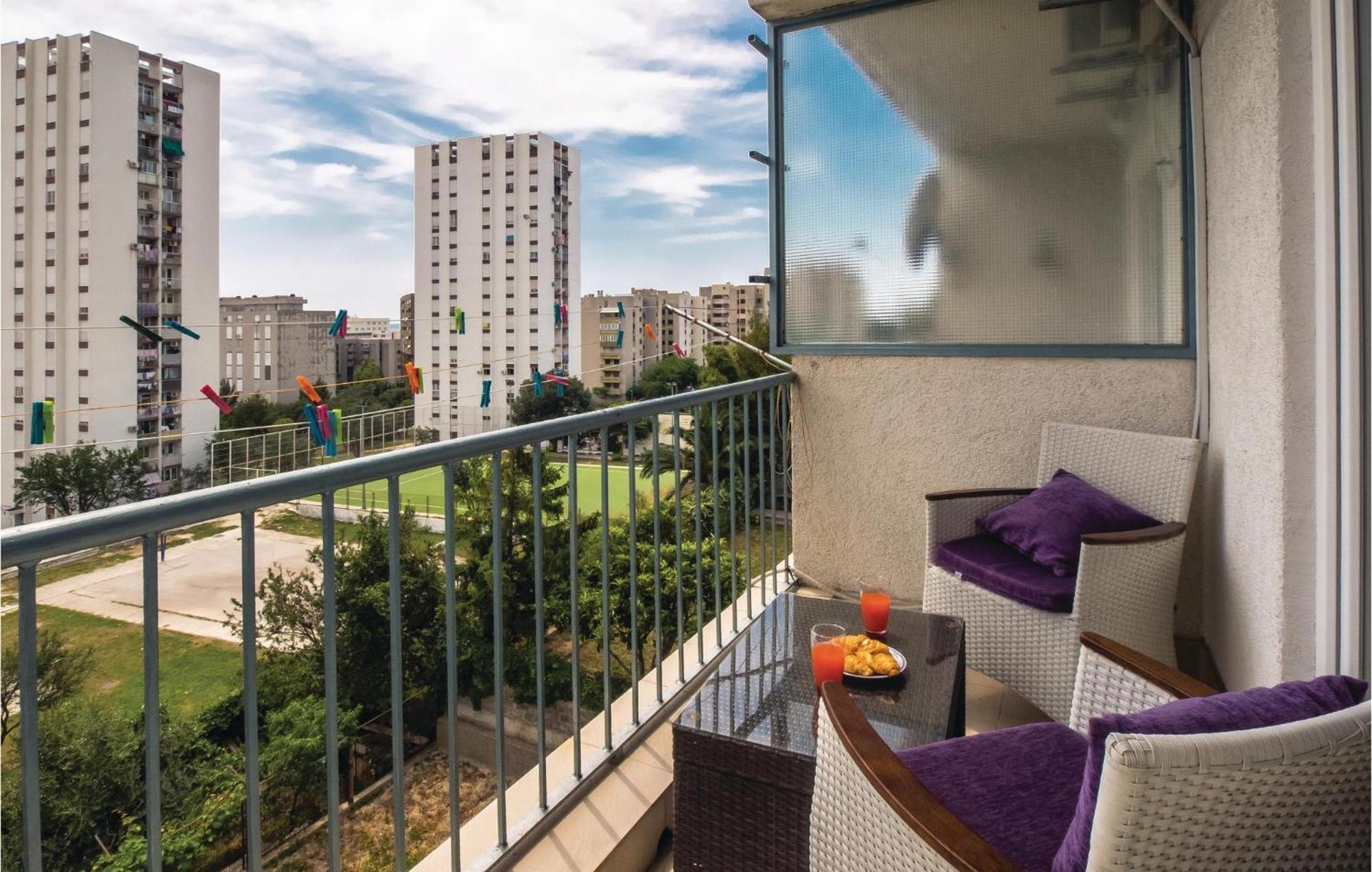 Cozy Apartment In Split With Kitchenette Zewnętrze zdjęcie
