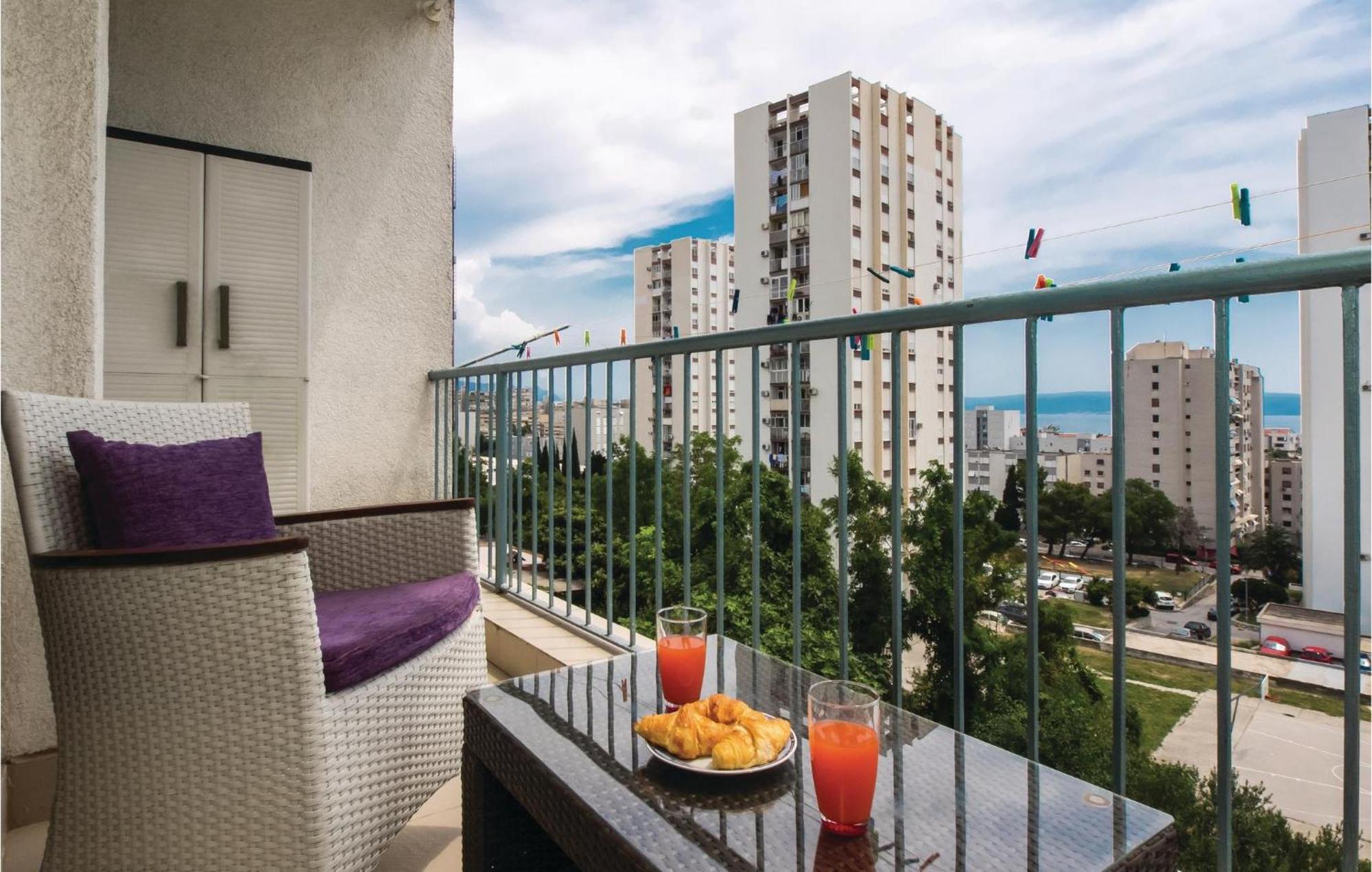 Cozy Apartment In Split With Kitchenette Zewnętrze zdjęcie