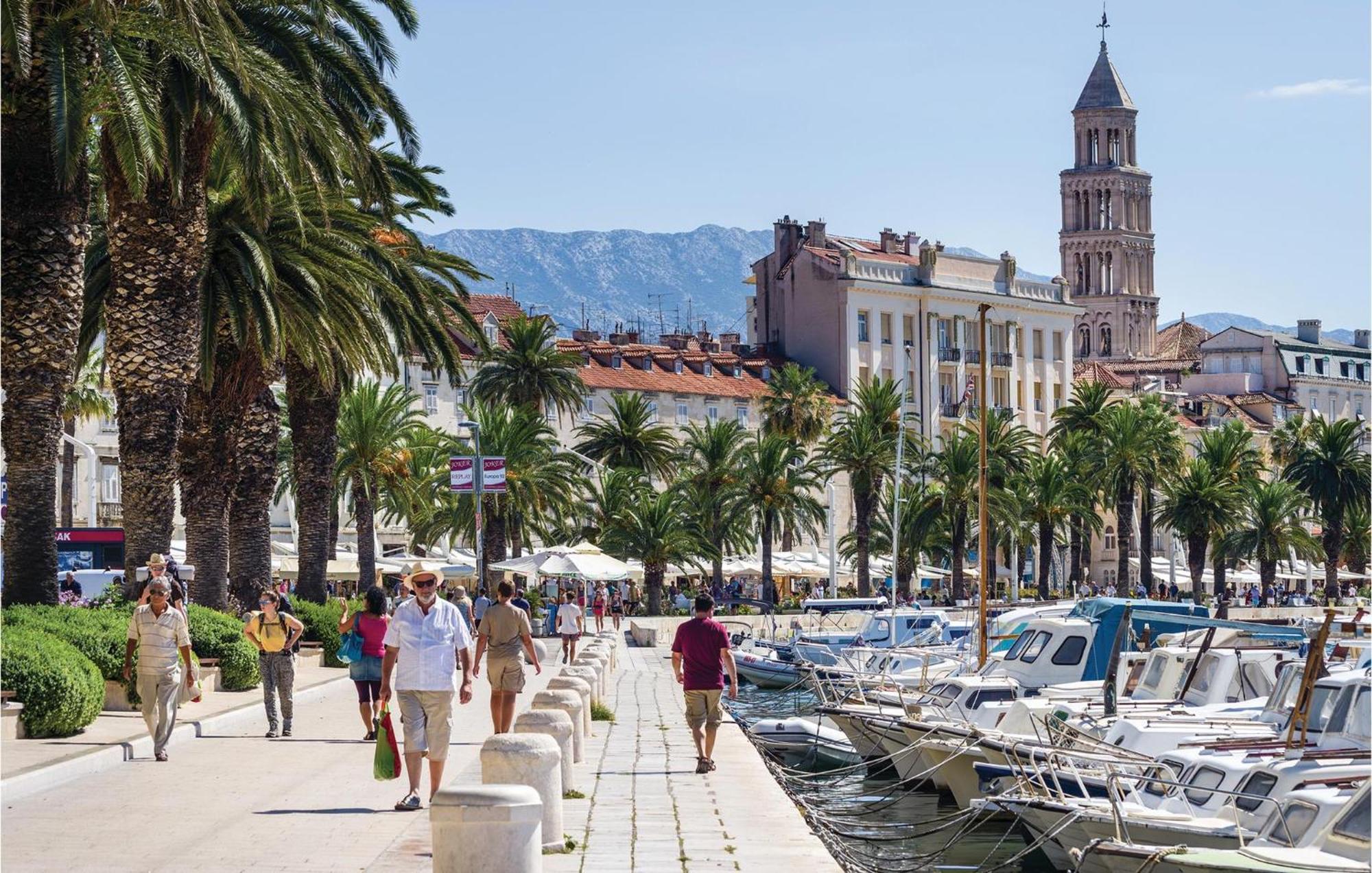 Cozy Apartment In Split With Kitchenette Zewnętrze zdjęcie